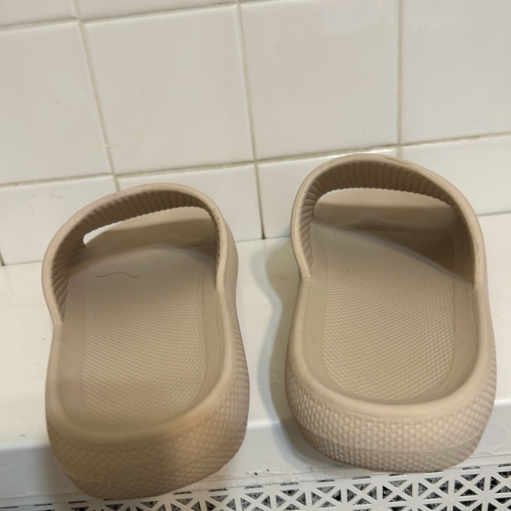 Ladies Slides - Picture 2 of 5